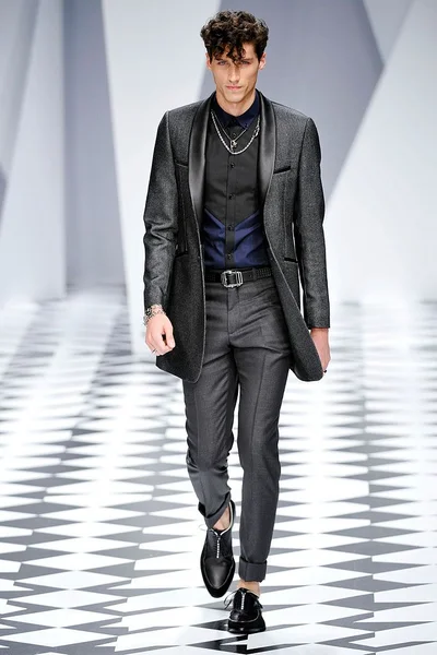 Look 7